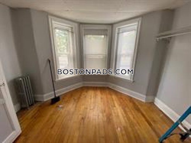 Boston - $2,600 /mo