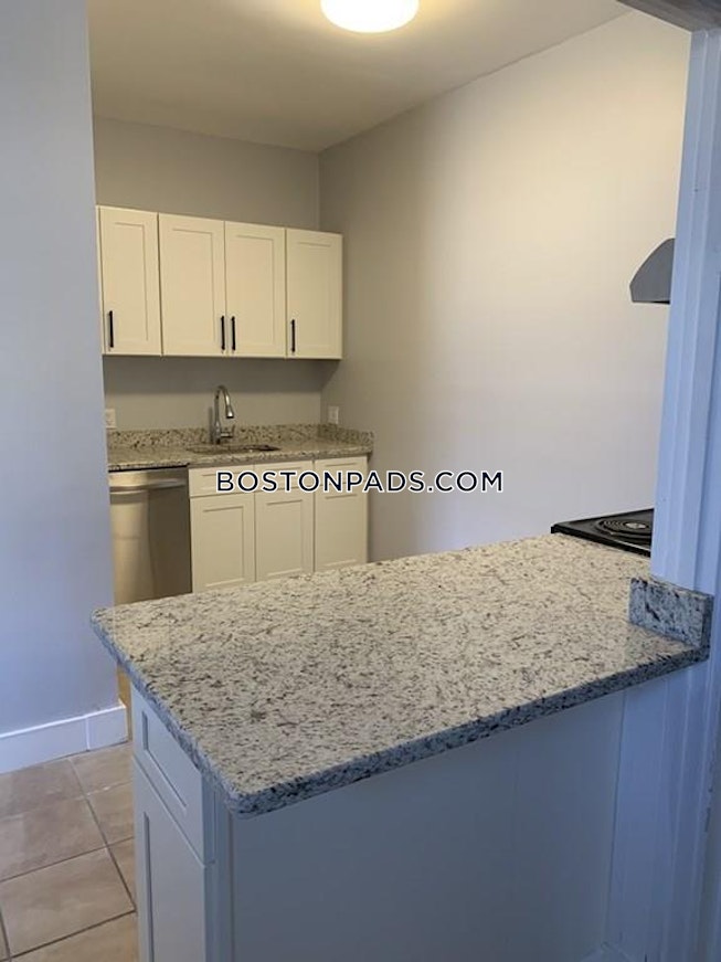 Boston - $2,600 /mo