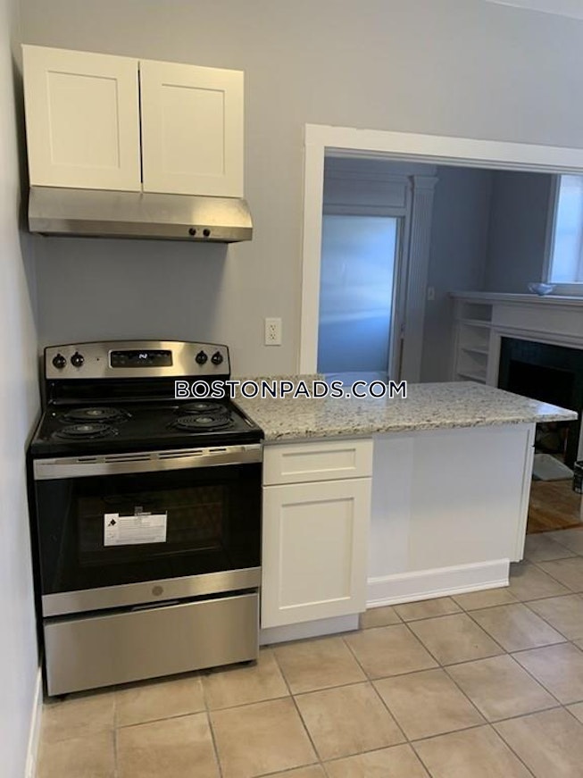 Boston - $2,600 /mo