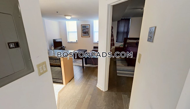 Boston - $2,700 /mo