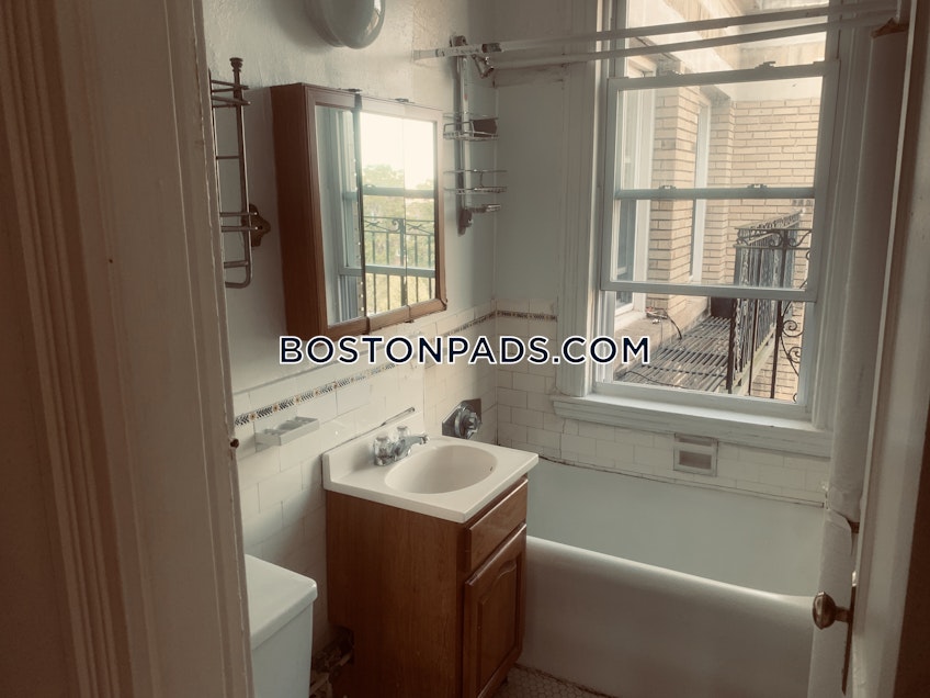 Boston - $2,225 /month