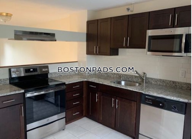 Boston - $3,100 /mo