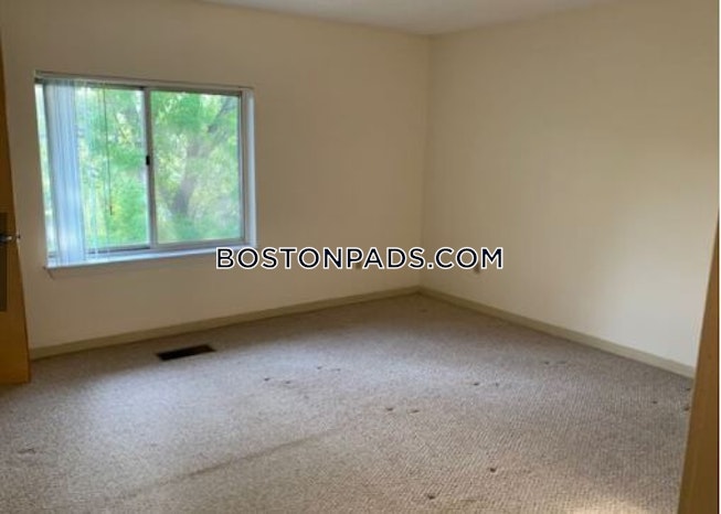 Boston - $3,100 /mo