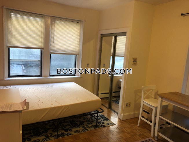 Boston - $2,100 /mo