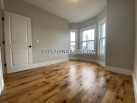 Saratoga St. Boston photo 10