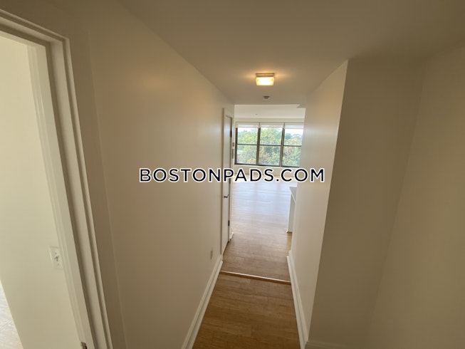 Boston - $4,400 /mo