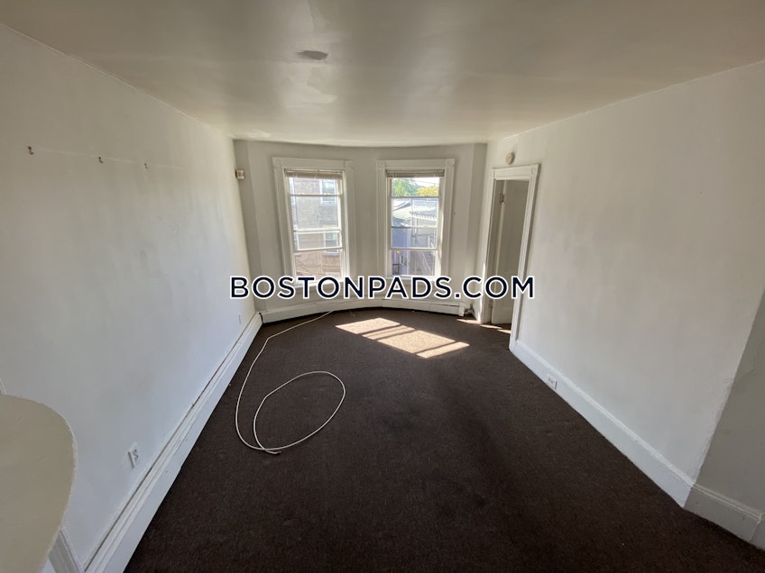 Boston - $2,700 /month