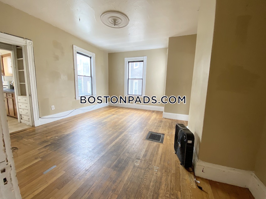 Boston - $6,300 /month