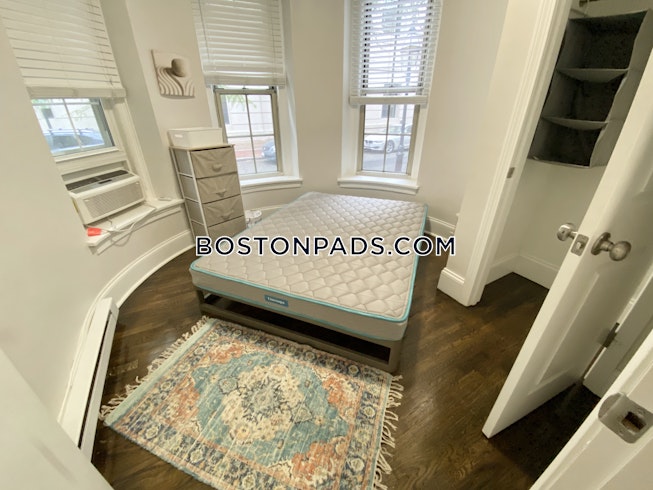 Boston - $5,250 /mo