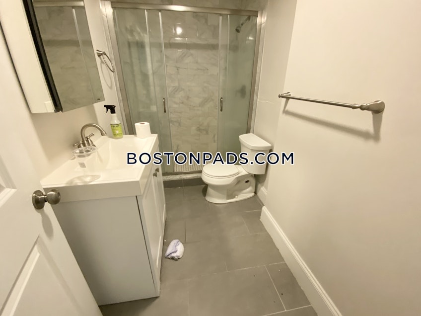 Boston - $3,325 /month