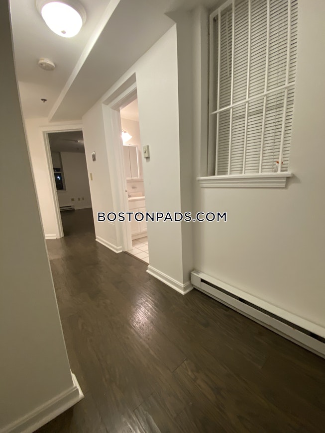 Boston - $2,700 /mo