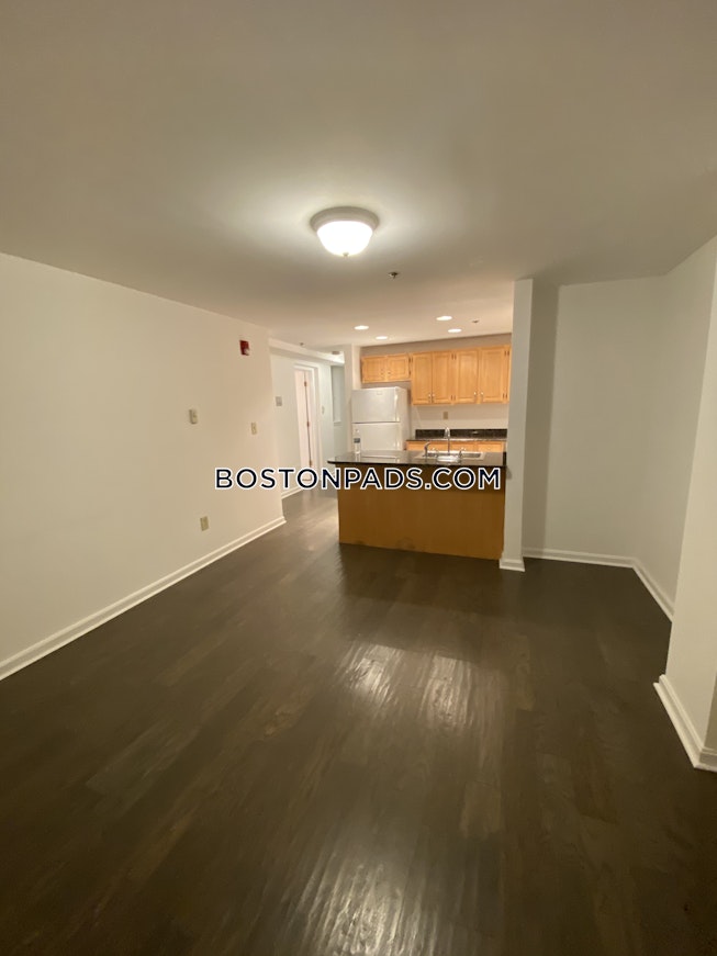 Boston - $2,700 /mo