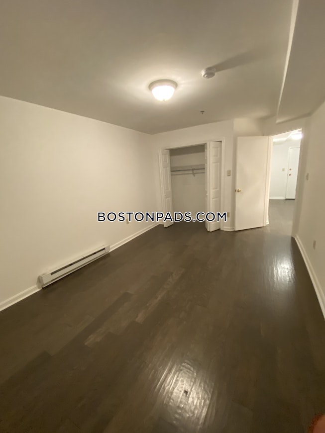 Boston - $2,700 /mo