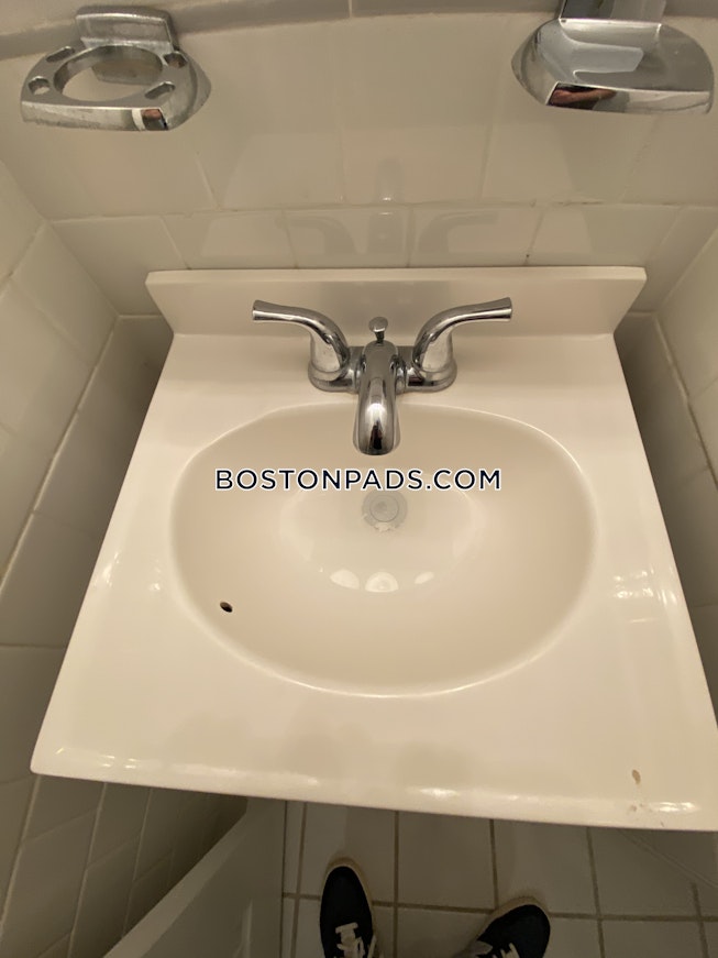 Boston - $2,800 /mo