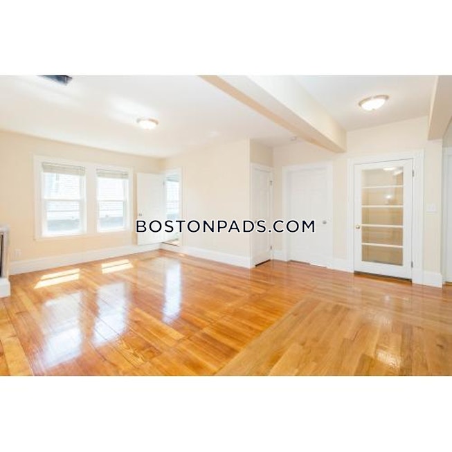 Boston - $4,550 /mo