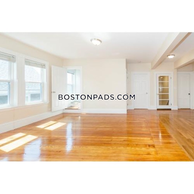 Boston - $4,550 /mo