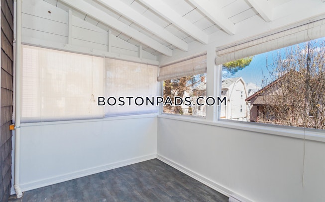 Boston - $4,550 /mo