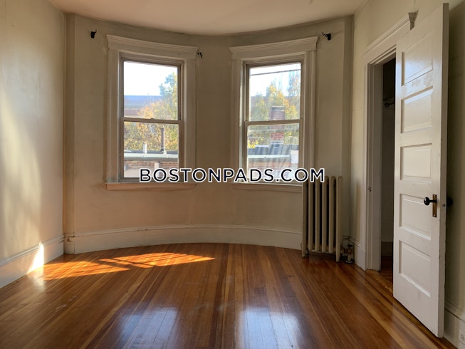 Boston - $4,650 /mo