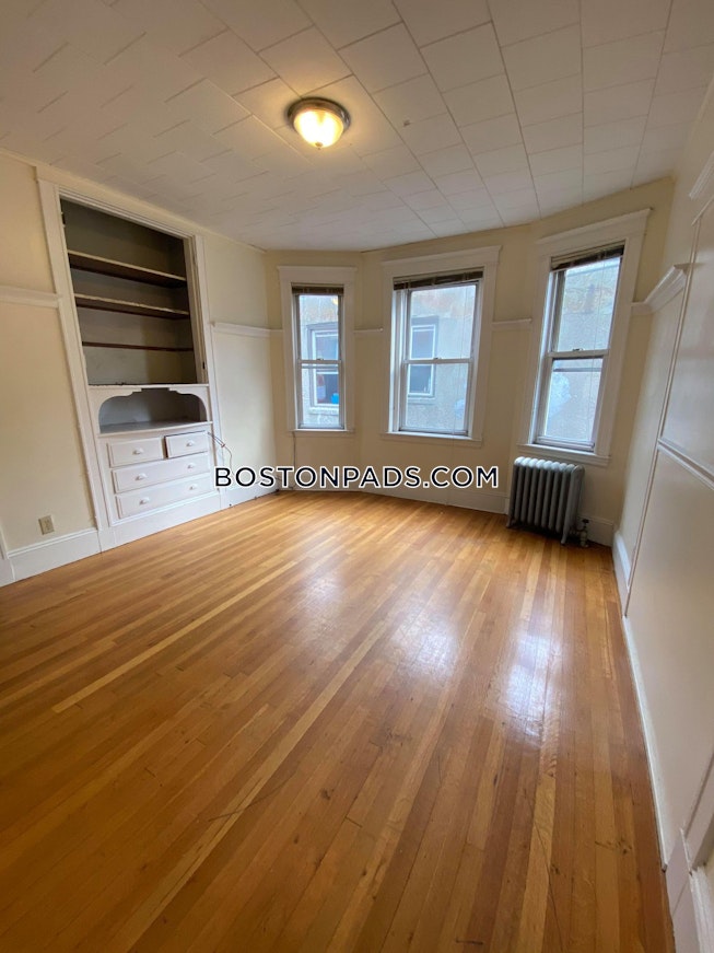 Boston - $2,800 /mo