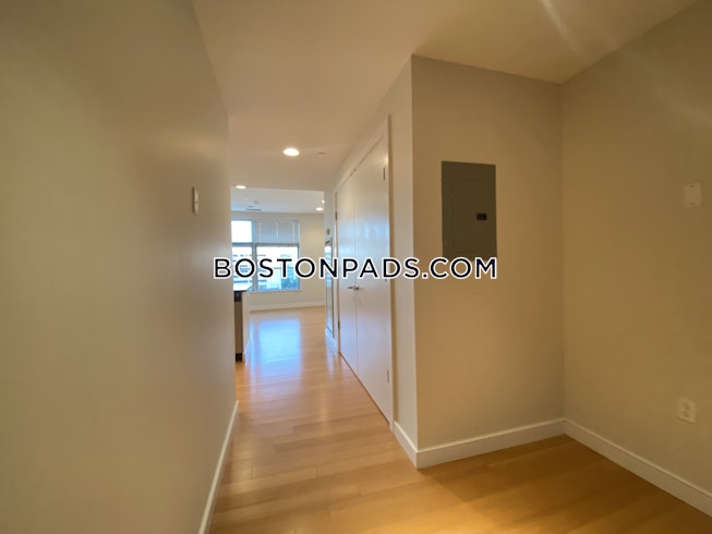 Boston - $2,700 /mo