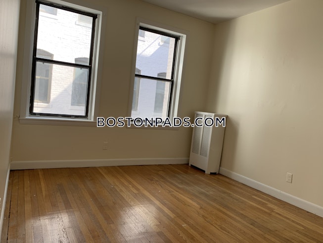 Boston - $4,475 /mo