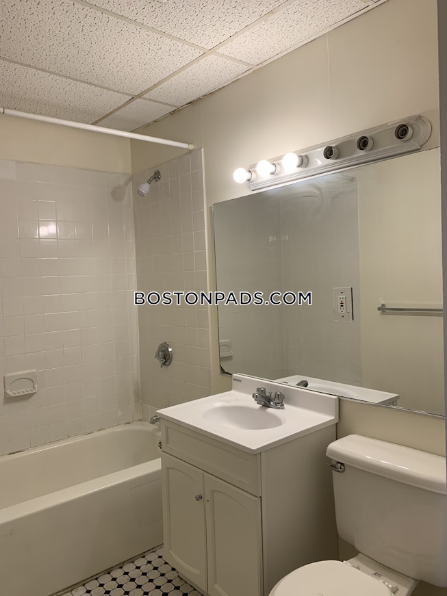 Boston - $2,450 /mo