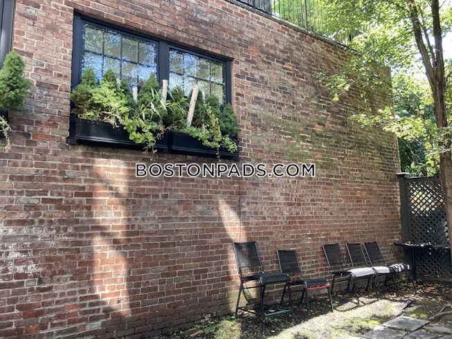 Boston - $3,900 /mo