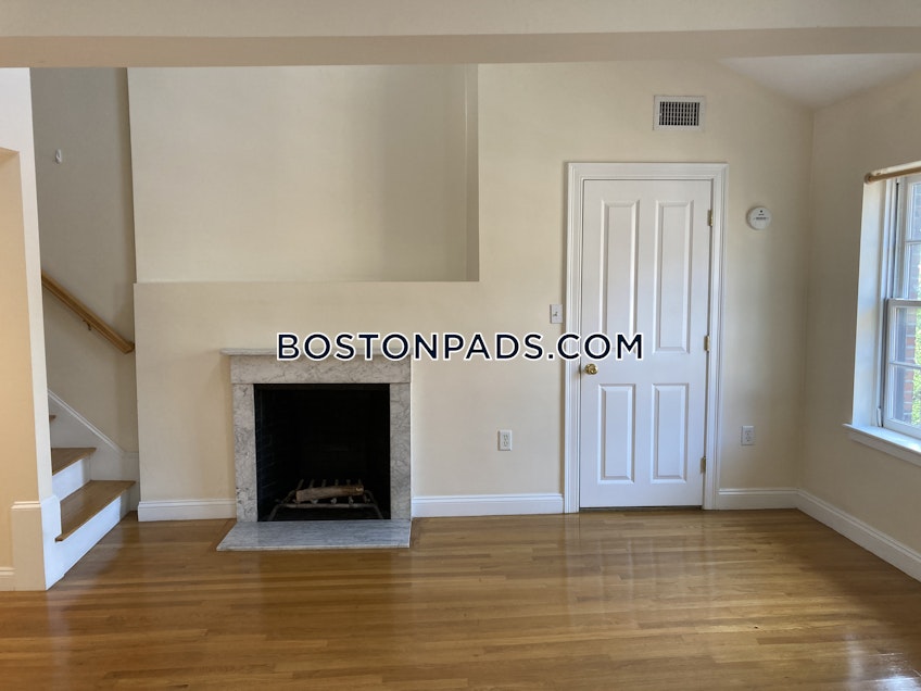 Boston - $3,900 /month