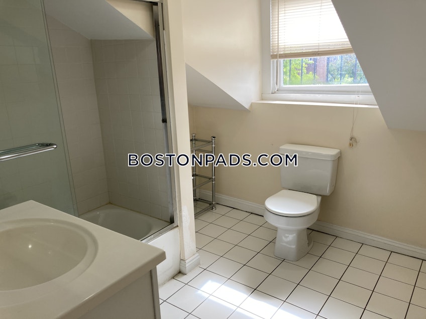 Boston - $3,900 /month