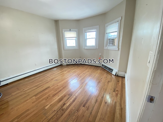 Boston - $2,300 /mo