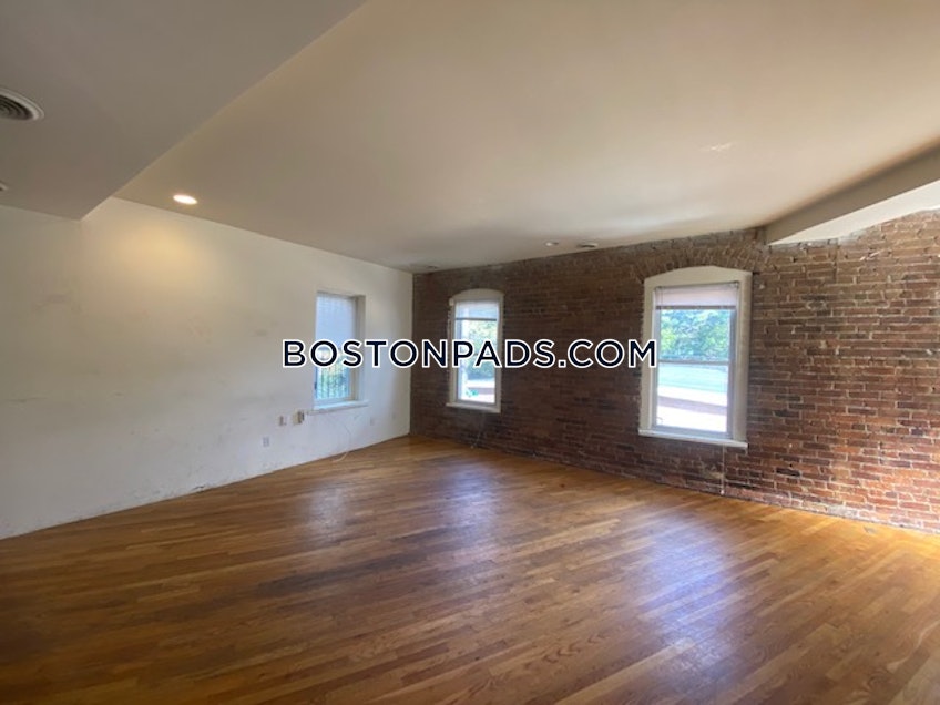 Boston - $2,900 /month