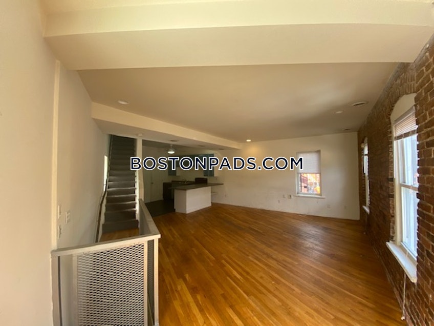 Boston - $2,900 /month