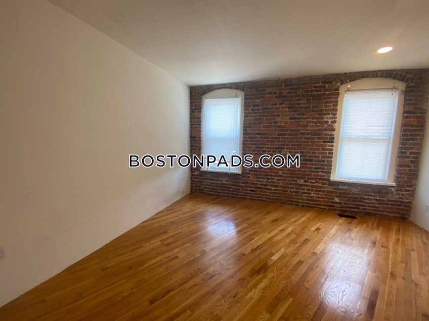 Boston - $2,900 /month