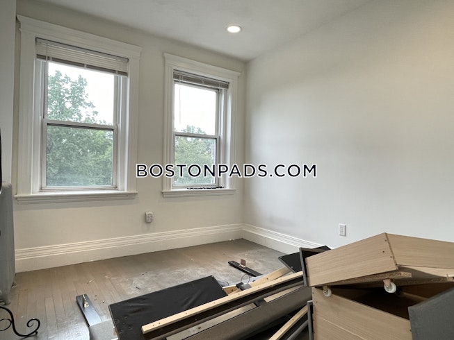 Boston - $2,900 /mo