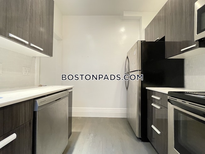 Boston - $2,900 /mo