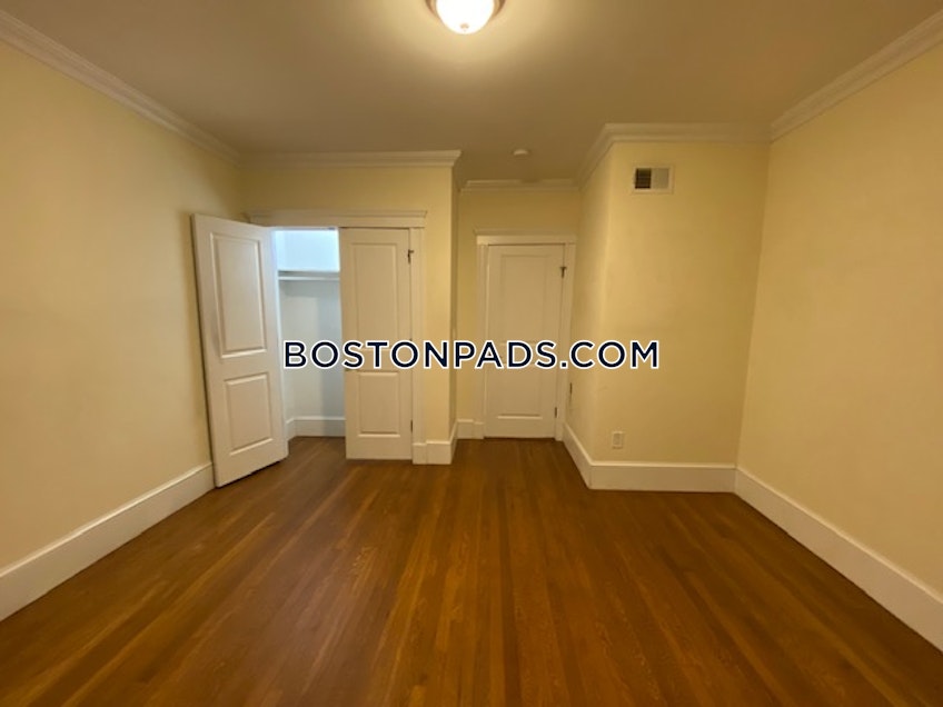 Boston - $3,695 /month