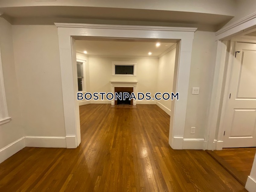 Boston - $3,695 /month