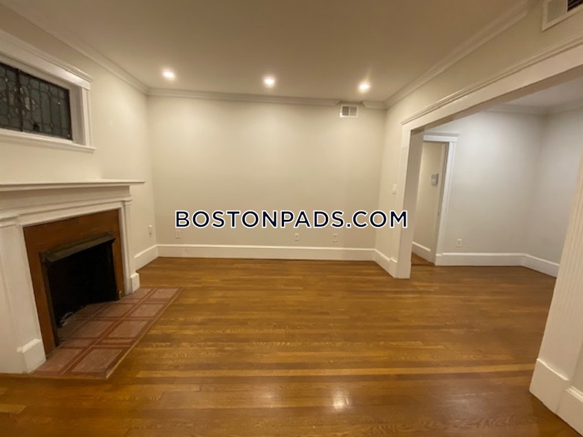 Boston - $3,695 /month