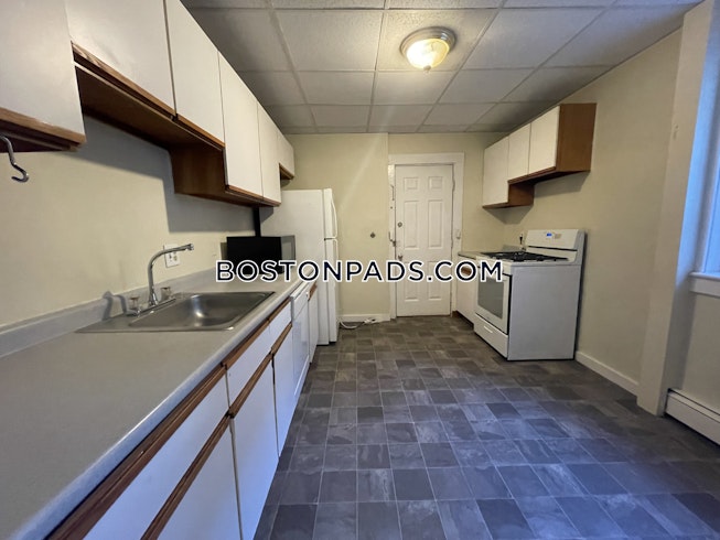 Boston - $3,050 /mo