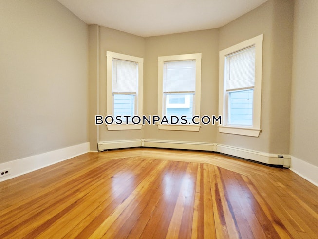 Somerville - $4,800 /mo