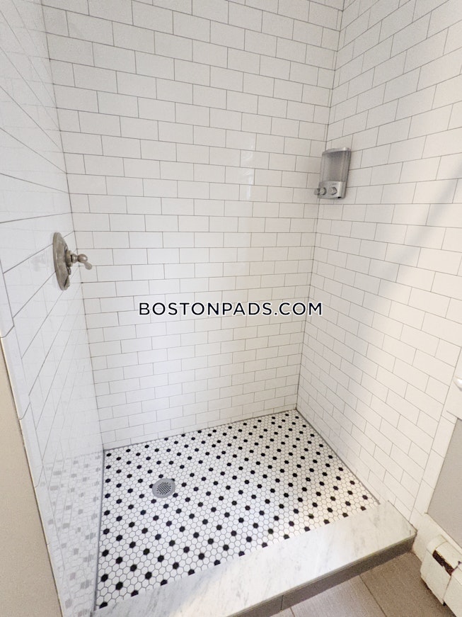 Somerville - $4,800 /mo