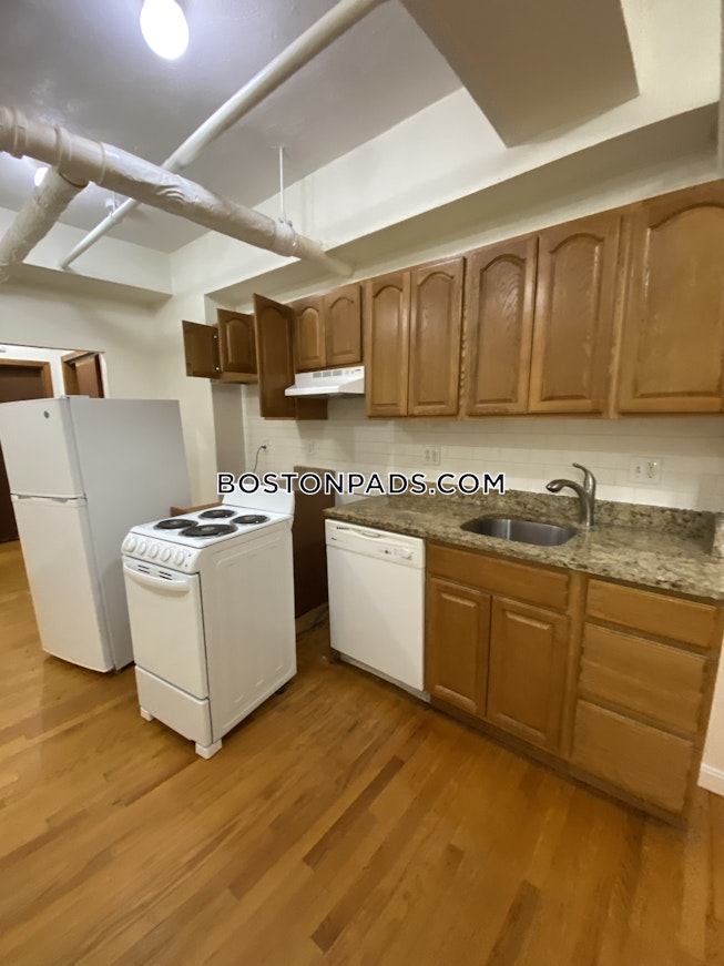 Boston - $3,400 /mo