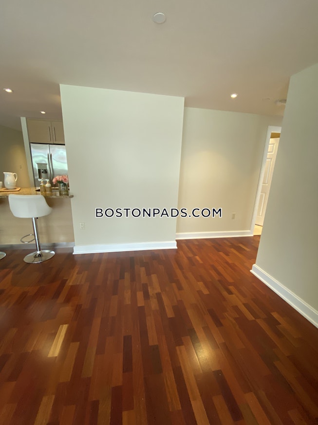 Boston - $3,109 /mo