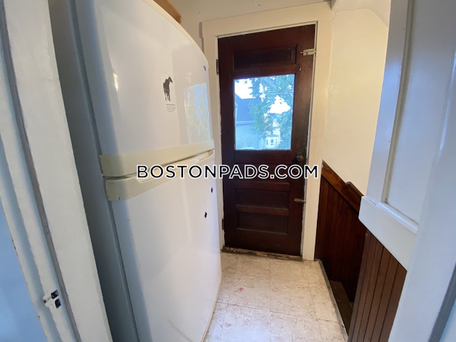 Boston - $3,000 /mo