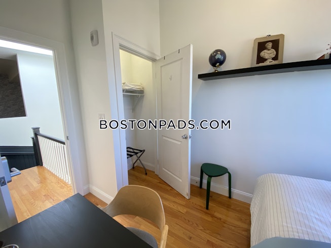 Boston - $6,250 /mo