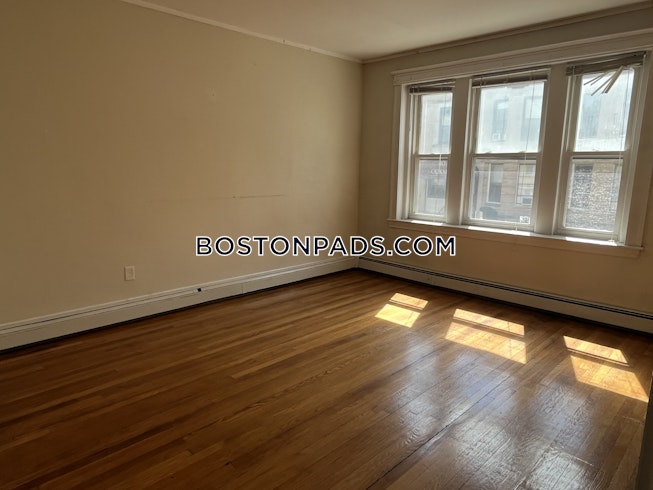 Boston - $3,600 /mo