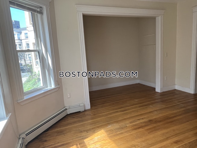 Boston - $3,600 /mo