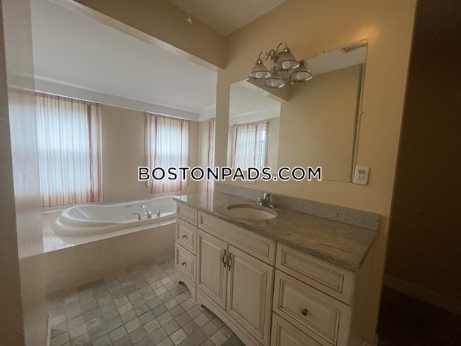 Boston - $5,500 /mo