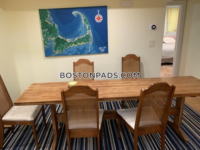 Boston - $4,800 /mo