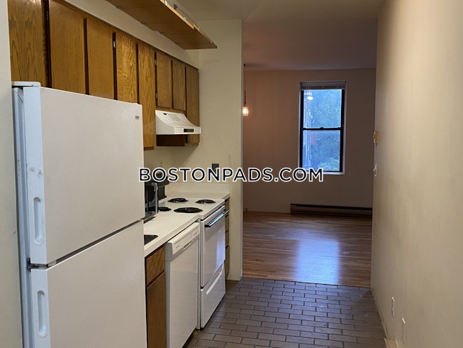 Boston - $3,100 /mo